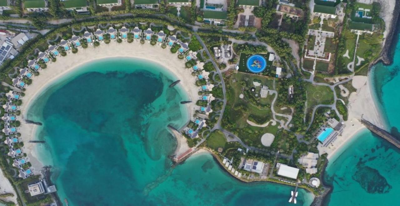 Hotel Nurai Island, Saadiyat Abu Zabi Zewnętrze zdjęcie Aerial view of the Atlantis Paradise Island resort, with the location of the Atlantis Water Park highlighted in blue